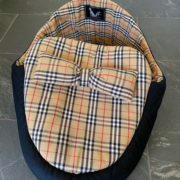 Burberry London dog bed